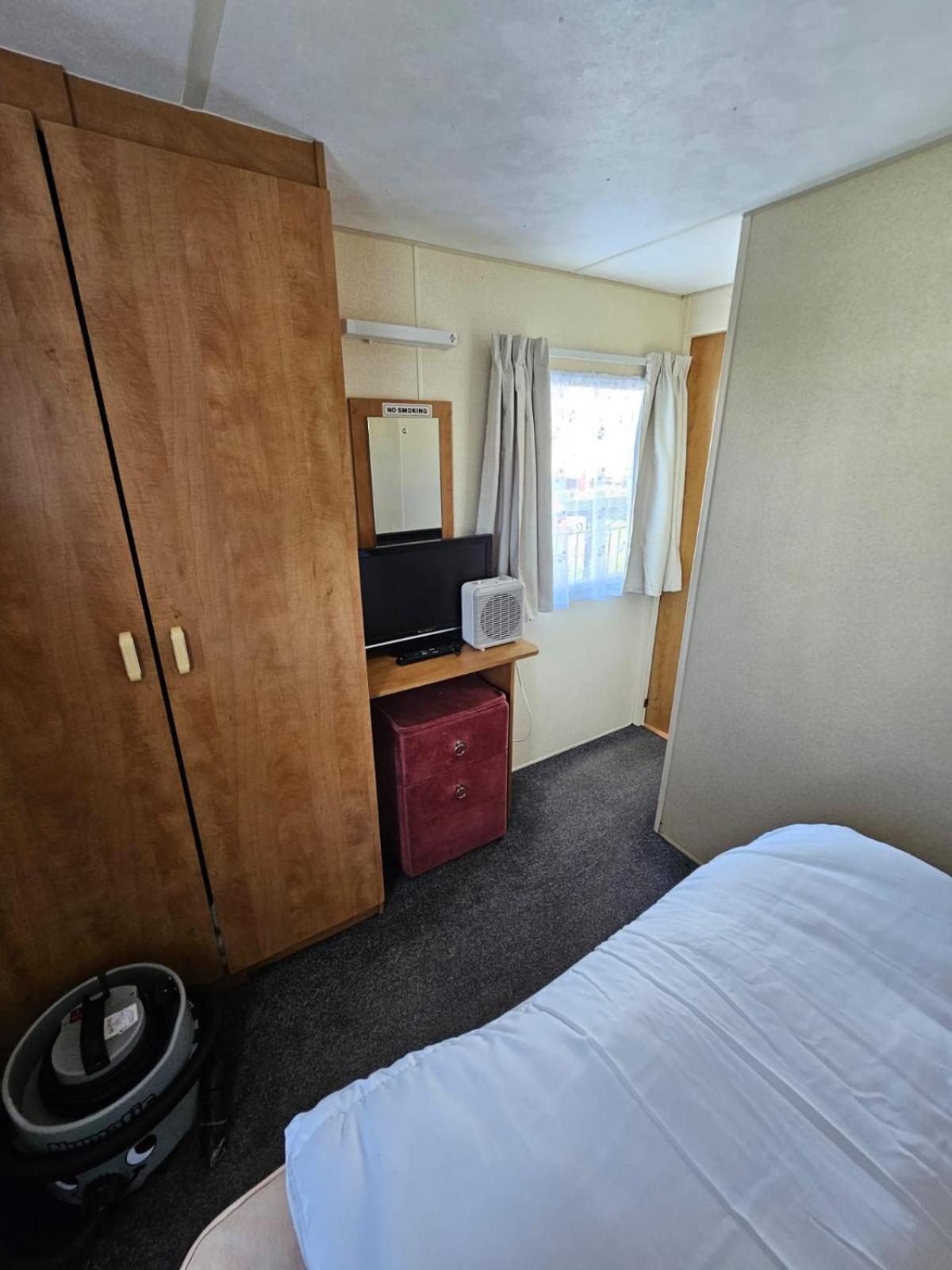 Caravan Holiday Let 2 Bedroom Happy Days South Chapel Saint Leonards 05 Exterior foto